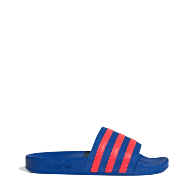 Adilette in verschiedenen Farben