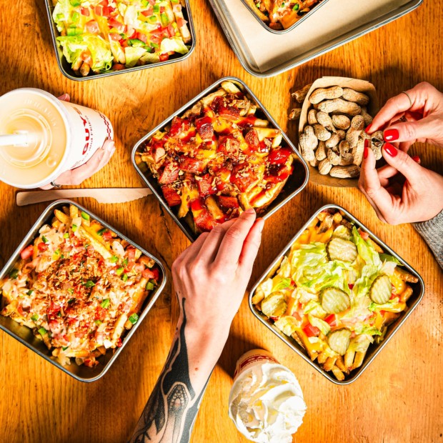 Five Guys Currywurst Style