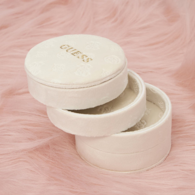 Guess ab 50% Gratis Schmuckdose